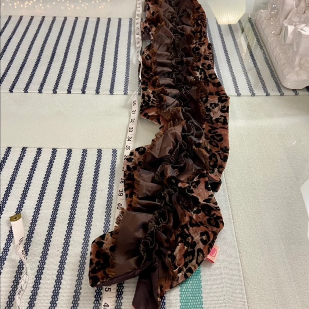LEOPARD PRINT SCARF - Picture 8 of 10